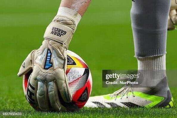 FC Barcelona - Spaanse voetbal competitie - Joan Garcia -, Verzamelen, Overige Verzamelen