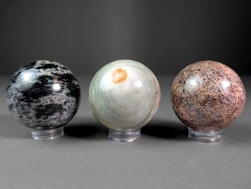 Beau mélange minéral Sphère - Hauteur : 6.9 cm - Largeur :