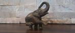 Pierre Chenet (XX-XXI) - sculptuur, LElephant a la pate