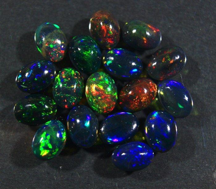 Ct. 8,20 Natuurlijke Ethiopische Zwarte Opalen - Cabochon -, Collections, Minéraux & Fossiles