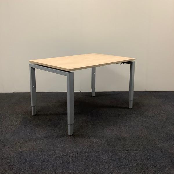 verstelbaar bureau 120x80 cm, Grijs metalen poten - Ahorn, Huis en Inrichting, Bureaus, Bureau, Gebruikt, In hoogte verstelbaar