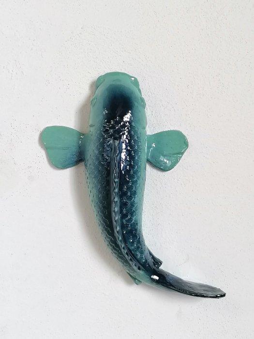 Vanessa Bonino - sculptuur, Blue Koi carp - 35 cm - Majolica, Antiquités & Art, Art | Objets design