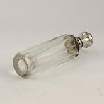 Antieke (1886-1903) reukflacon met zilveren dop, manchet en