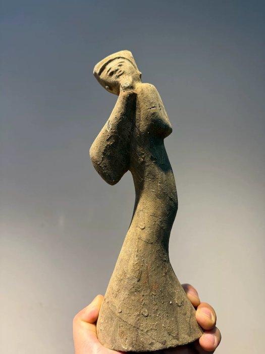 Oud Chinees, Tang-dynastie Keramiek staand beeldje - 25.5 cm, Verzamelen, Mineralen en Fossielen