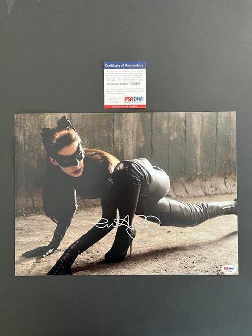 The Dark Knight Rises - Anne Hathaway (Catwoman) - Signed in, Verzamelen, Film en Tv