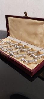 Messensteun (12) - Teckels - Gepolijst zilver