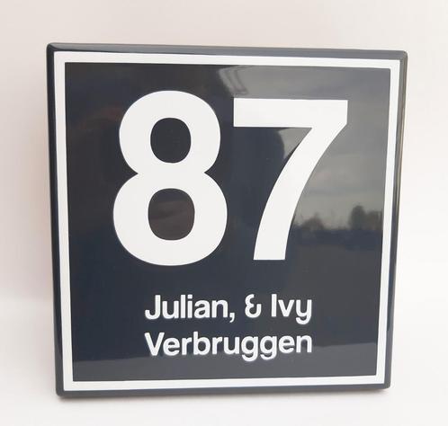 Modern huisnummer model Bloomingdale, Verzamelen, Merken en Reclamevoorwerpen, Verzenden