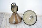 Mesko - Plafondlamp - Glas, Metaal - Twee Poolse industriële, Antiquités & Art, Antiquités | Assiettes décoratives & Carrelages