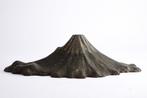 Bronze Mt Fuji  Okimono  (Decorative Object) by 9th, Antiek en Kunst