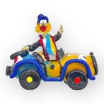 Filippo Maso - sculptuur, Clown su macchina - 20 cm -