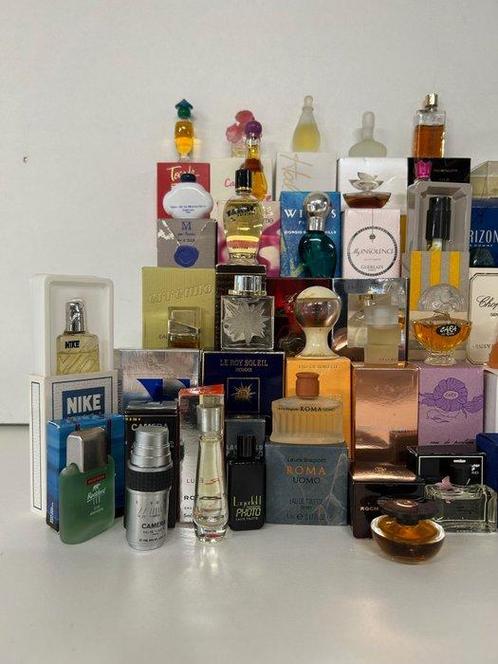 75 Miniatuur flesjes parfum in in verpakking. - Bouteille de, Antiek en Kunst, Antiek | Glaswerk en Kristal