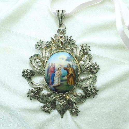 Argent - Pendentif en forme de médaillon - Baptême du bébé, Antiek en Kunst, Antiek | Speelgoed