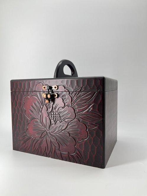 Boîte à bijoux ancienne en chêne avec motif de peonie, Antiek en Kunst, Antiek | Overige Antiek