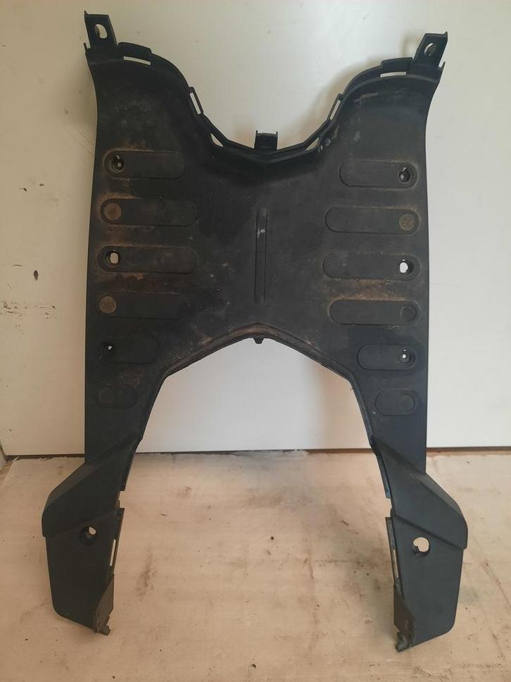 Peugeot New Vivacity / treeplank / kunstof zwart, Fietsen en Brommers, Brommeronderdelen | Scooters, Kap, Overige merken, Ophalen of Verzenden