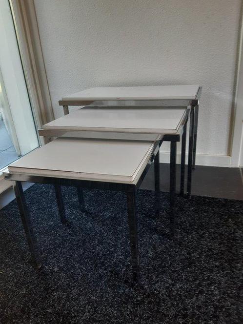 Set bijzettafels - Chroom, Hout - Drie bijzettafeltjes, Antiek en Kunst, Kunst | Designobjecten