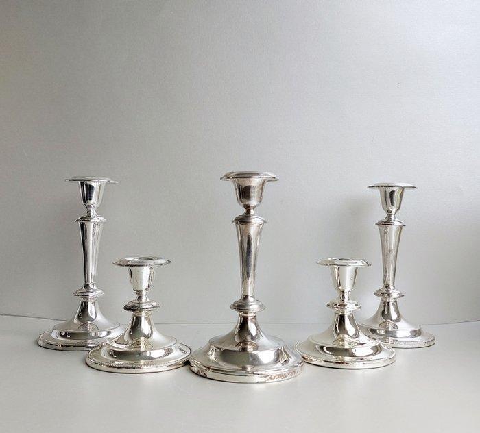 Kandelaar (5) - Verzilverd, Zinklegering - Set verzilverde, Antiek en Kunst, Antiek | Meubels | Tafels