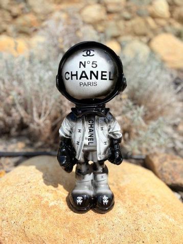 Orima Pop Art - Astronaute vs Chanel N5