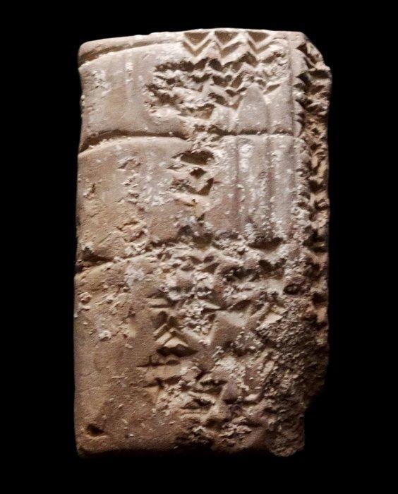Mesopotamisch Grote kleitablet met cuneiforme inscriptie -, Verzamelen, Mineralen en Fossielen