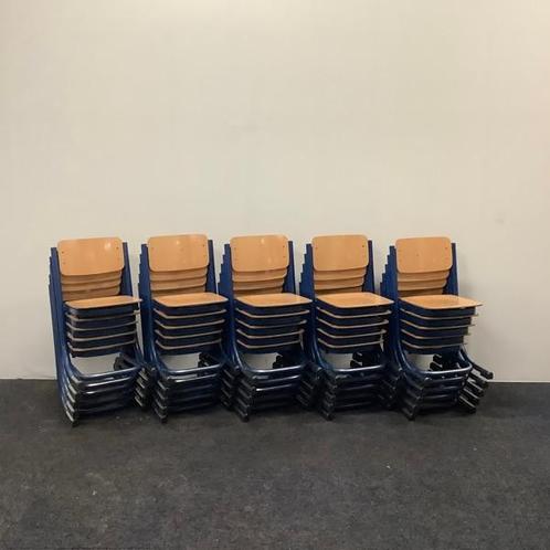 Tweedehands complete set 20 stuks schoolstoelen Presikhaaf, Huis en Inrichting, Stoelen, Gebruikt, Vijf, Zes of meer stoelen, Hout