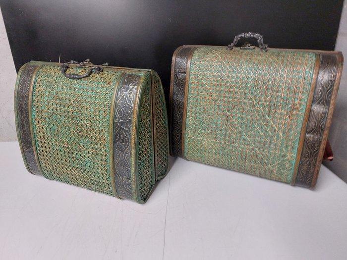 Decoratief ornament (2) - Europa - koffers, Antiquités & Art, Art | Objets design