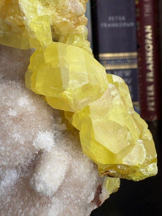 zwavel Kristal op matrix - Hoogte: 13 cm - Breedte: 12 cm-, Verzamelen, Mineralen en Fossielen