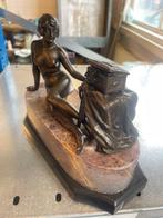 Figurine - Bronzen beeld – Art Deco stijl – vrouw met