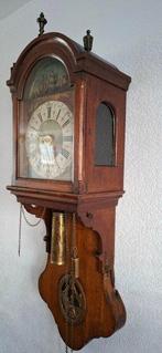 Automatonklok, Friese staartklok - J.B.S. - Antiek Glas,