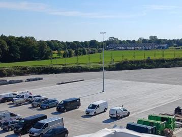 16 meter hoge stalen high mast met 6 armaturen beschikbaar voor biedingen