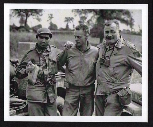 Robert Capa - Robert Capa (left) and Ernest Hemingway, Antiek en Kunst, Kunst | Schilderijen | Modern