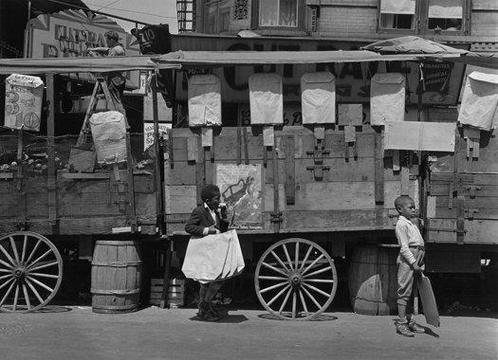 Aaron Siskind - Harlem 1935, Street scene 3., Antiek en Kunst, Kunst | Schilderijen | Modern