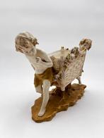 Ernst Wahliss - Statue, Kinderen met bloemenmand - 30 cm -