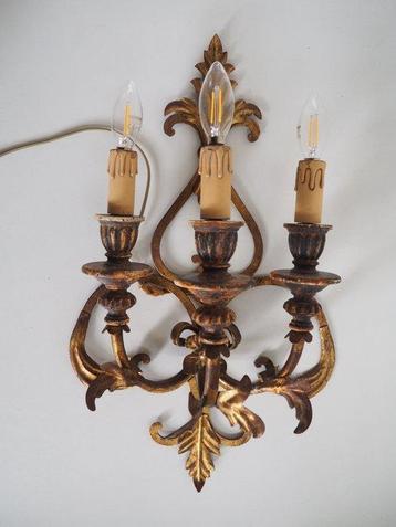 Wandlamp - Grote wandlamp van gebeeldhouwd hout / ijzer