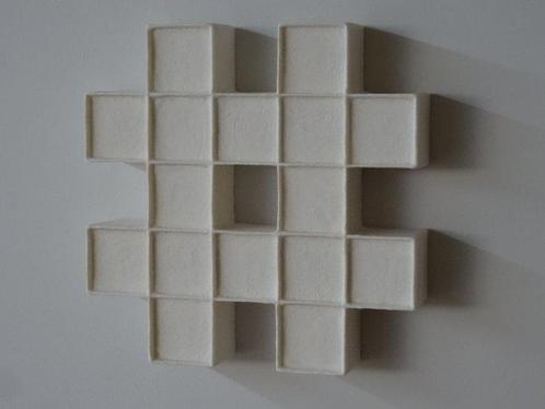 Hans Meeuwsen - Relief, 2025 - 63 Witte hashtag,, Antiek en Kunst, Kunst | Designobjecten