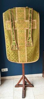 Objets religieux et spirituels (2) - Soie, lint, broderie,