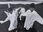 Ferdinando Scianna - Irish Kids in Yohji Yamamoto,