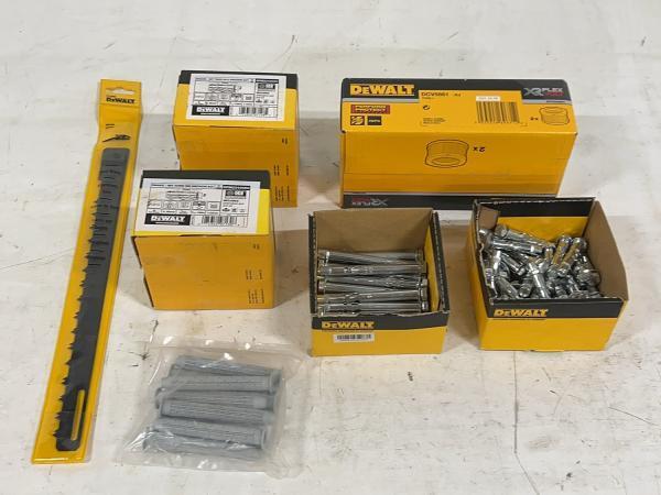 Veiling - DeWalt accessoiresset 7-delig, Doe-het-zelf en Bouw, Gereedschap | Machine-onderdelen en Toebehoren