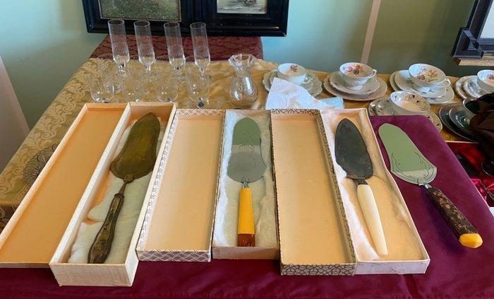 Bestekset (4) - Metaal - 4 oude cake-heffers, Antiek en Kunst, Antiek | Keukengerei