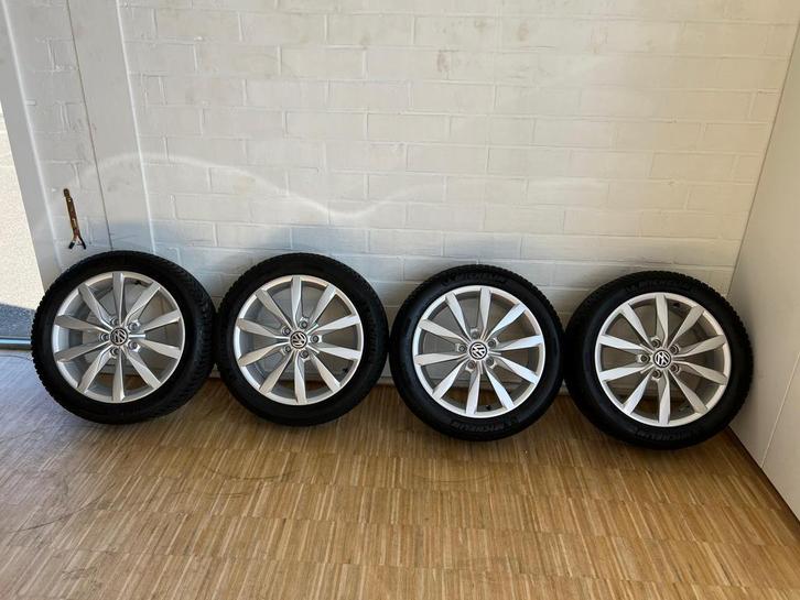 Volkswagen Golf 17 inch velgen met Michelin winterbanden, Auto-onderdelen, Banden en Velgen, 17 inch, Winterbanden, 205 mm, Personenwagen