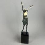 J. Zak (XX-XXI) - The Guardian Angel (bronze 34cm)