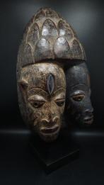 prachtig masker van de tweelingen - Yoruba - Nigeria (Zonder
