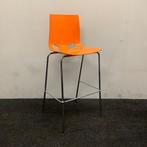 Tweedehands barkruk zithoogte 77 cm, oranje - chroom, Huis en Inrichting, Barkrukken, Gebruikt