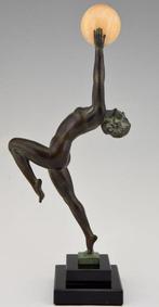 Max Le Verrier - sculptuur, JEU Art Deco danseres met bal -