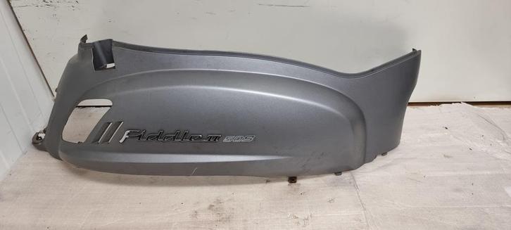 Zijkap Sym fiddle 2 mat grijs rechts, Fietsen en Brommers, Brommeronderdelen | Scooters, Overige typen, Overige merken, Ophalen of Verzenden