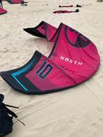 2025 North Reach Kite 10m Rubine Red R, Watersport en Boten, Kitesurfen, Gebruikt, 10 m², Kite