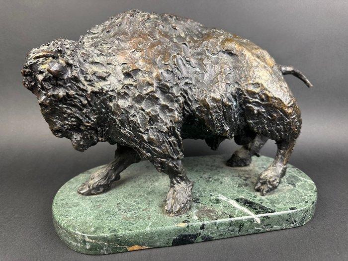 A Bronze Study of a Bison, signed ‘VR 1977’ - sculptuur,, Antiek en Kunst, Curiosa en Brocante