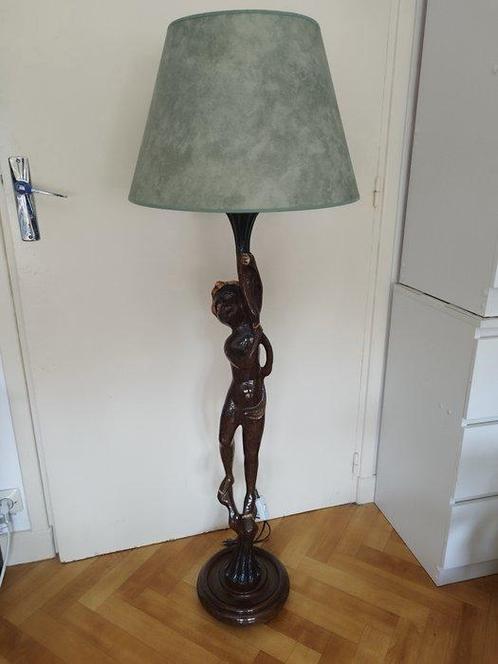 Artisan - Lamp - vrouw - hard hout, Antiek en Kunst, Curiosa en Brocante