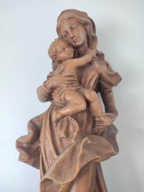 Snijwerk, Madonna mit Kind auf dem Arm - Handarbeit - 34 cm, Antiek en Kunst, Antiek | Boeken en Manuscripten