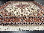 Isphahan - Tapijt - 330 cm - 230 cm, Huis en Inrichting, Stoffering | Tapijten en Vloerkleden, Nieuw