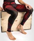 Venum Nakahi Sports Legging Spats Zwart Rood, Vêtements | Hommes, Vêtements de sport, Verzenden, Vechtsport