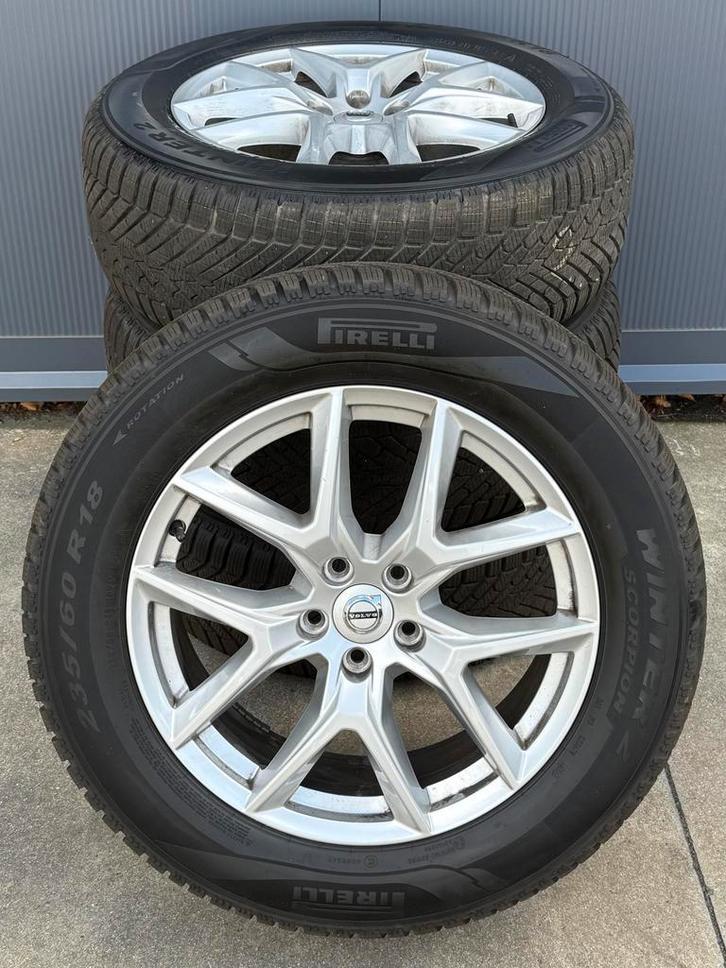 Originele Volvo Wintersets 235/60 R18, Auto-onderdelen, Banden en Velgen, 18 inch, Winterbanden, 235 mm, Personenwagen, Nieuw